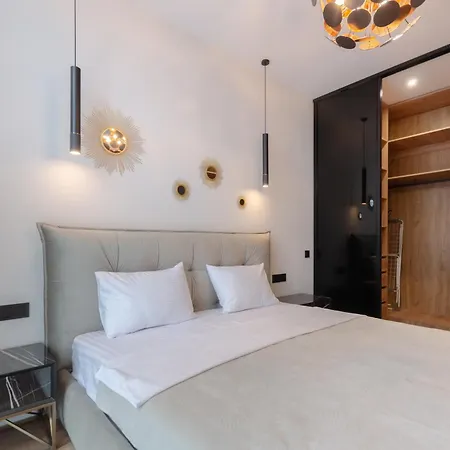 Apartment Petrovdom 2-5 New In Rc Novopecherski Lypky, 19b Andrii Verkhogliad Street